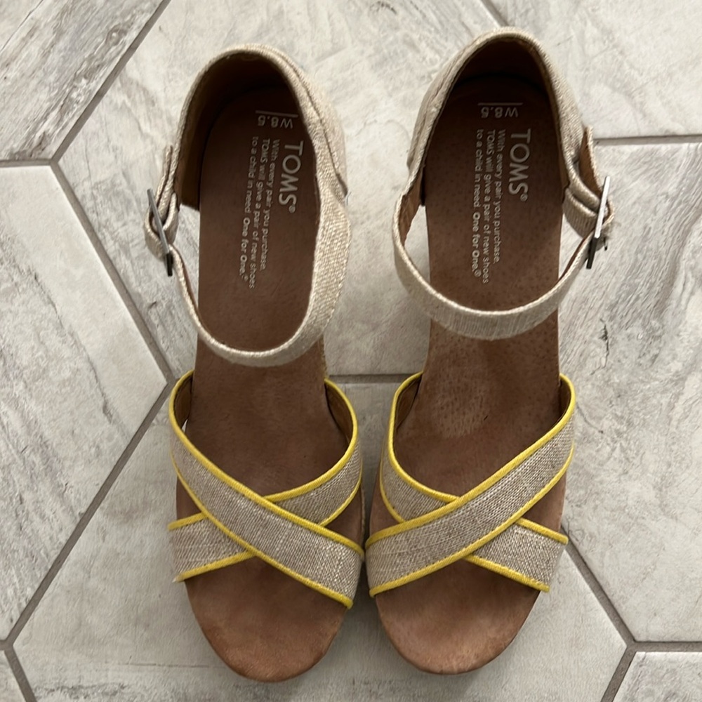 Toms Sandals, strapping wedges, yellow neon trim, burlap Tom’s brand 8 1/2